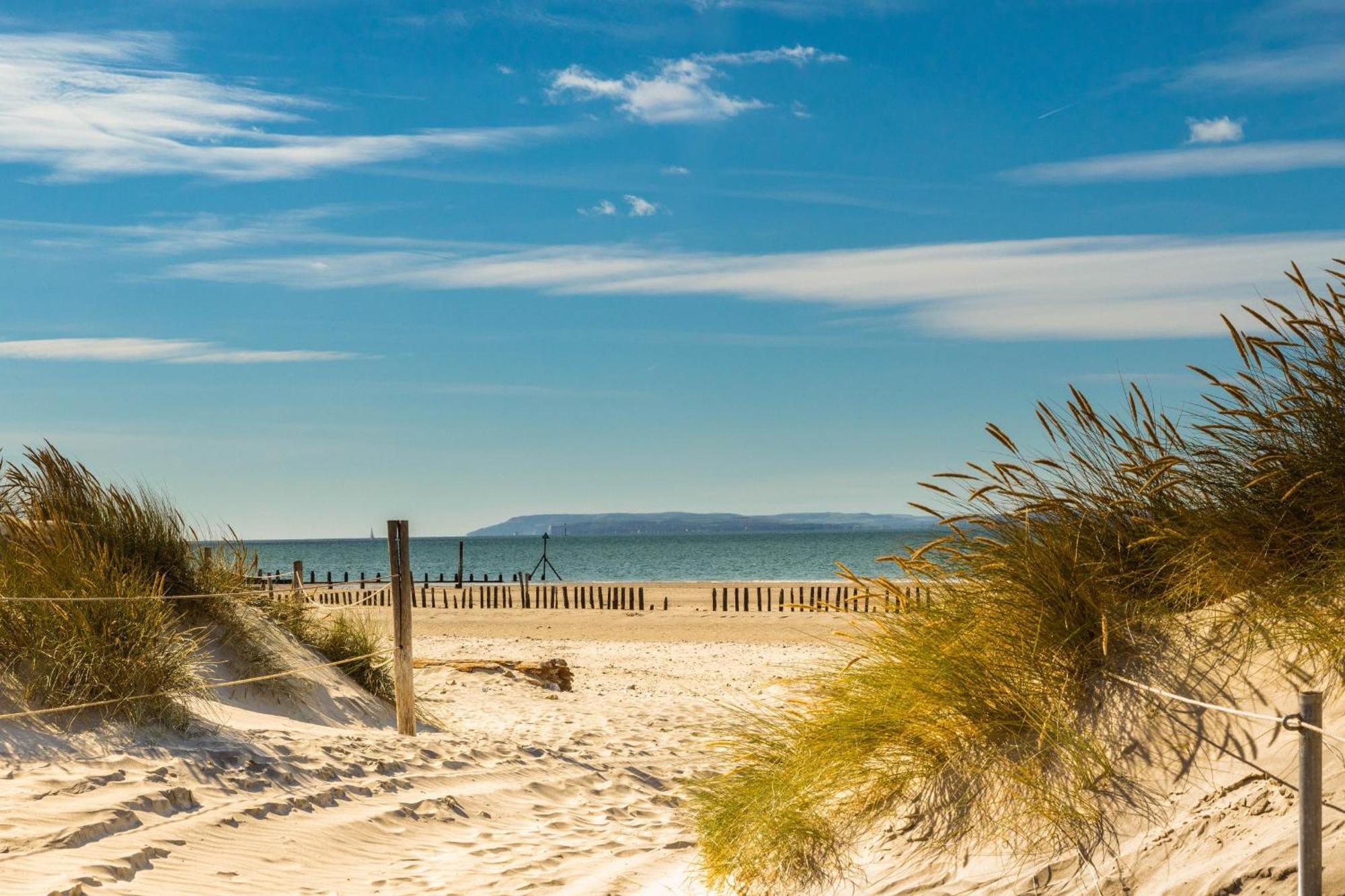 Absolute Beachfront With Decked Garden Oasis And Views ボグナー・リージス エクステリア 写真